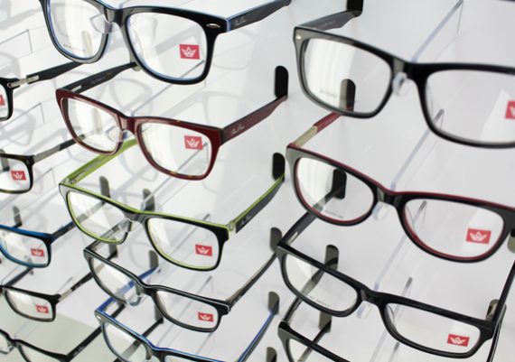 ME164 – Expositor de parede para 143 óculos