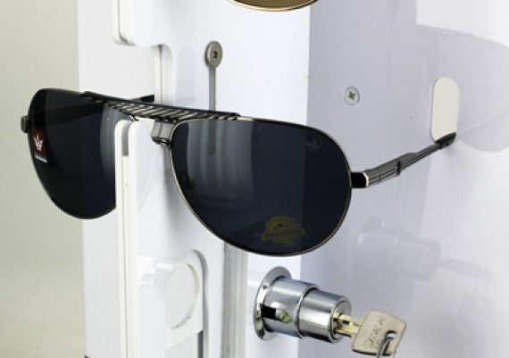 ME136 – Expositor de chão com trava para 14 óculos